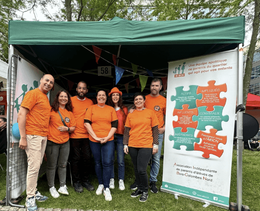 Bénévoles AIBCN en tee-shirts orange — parents du quartier Nord, événement associatif à Bois-Colombes